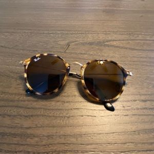 Ray Ban Sunglasses Round Fleck